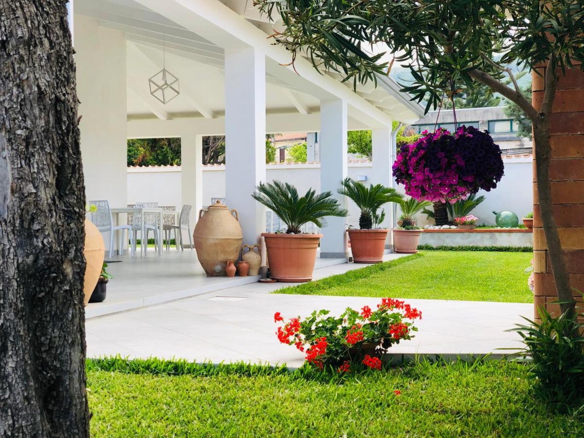 Invilla Bed&Breakfast - Quality Rooms Santa Maria di Castellabate Buitenkant foto